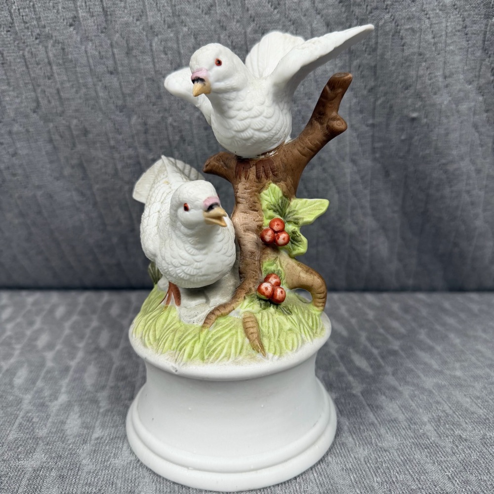 Vintage Love Birds Music Box Figurine Holly